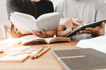 创维电视开不了机,但是电视的电源灯是亮的.怎么解决